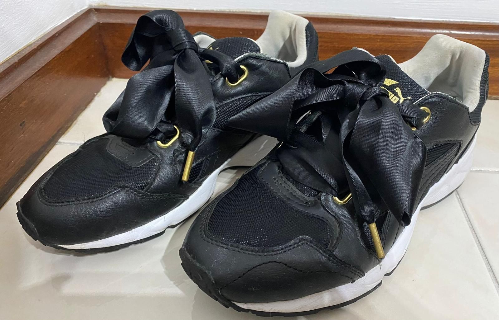 Sapatilhas originais marca Puma (como novas)Trinomic pretas\douradas.