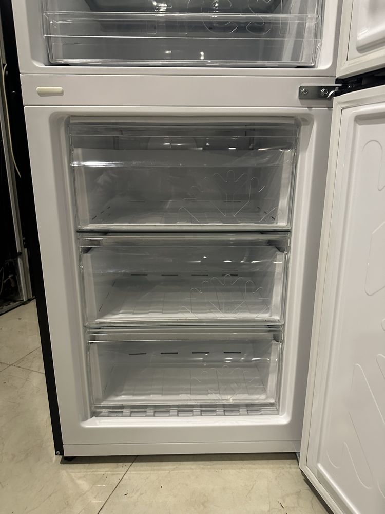 Candy чорне скло 2023 рік холодильник No Frost 183 см
