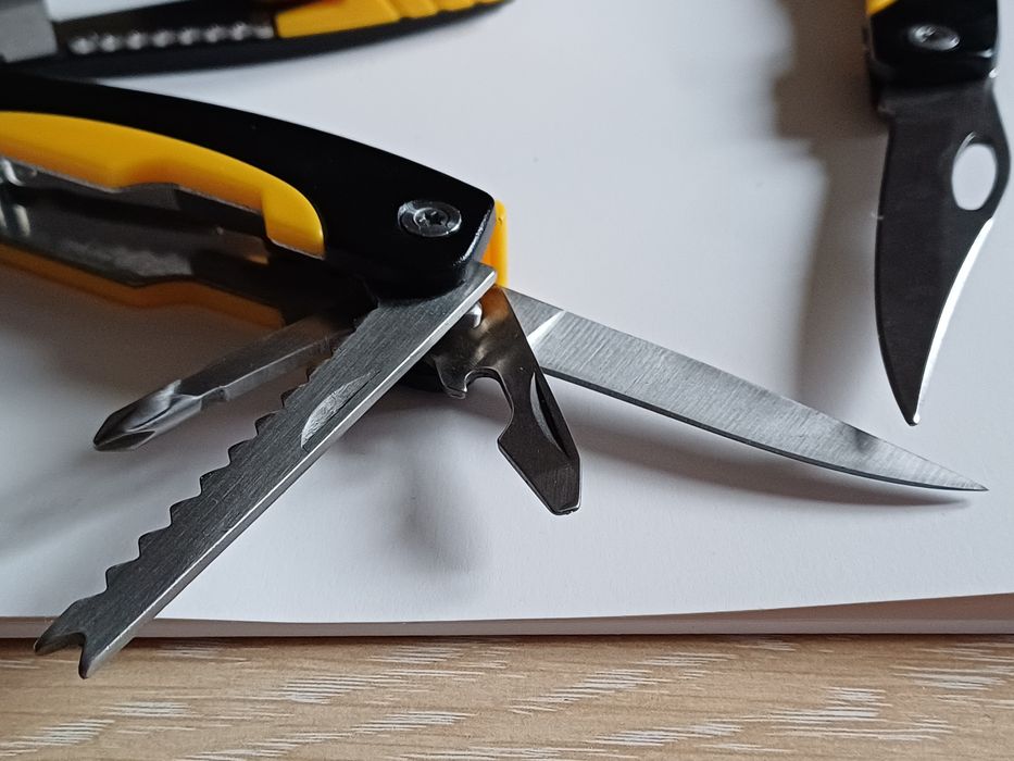 Nieużywane multinarzedzie plus nóż