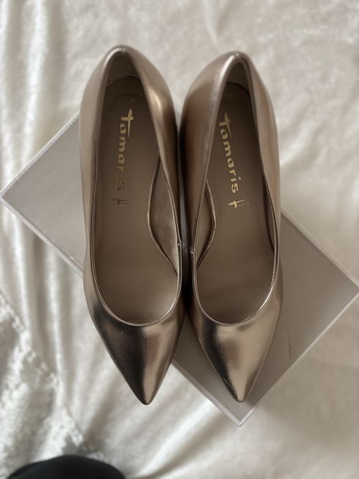 Туфлі жіночі золотого кольору