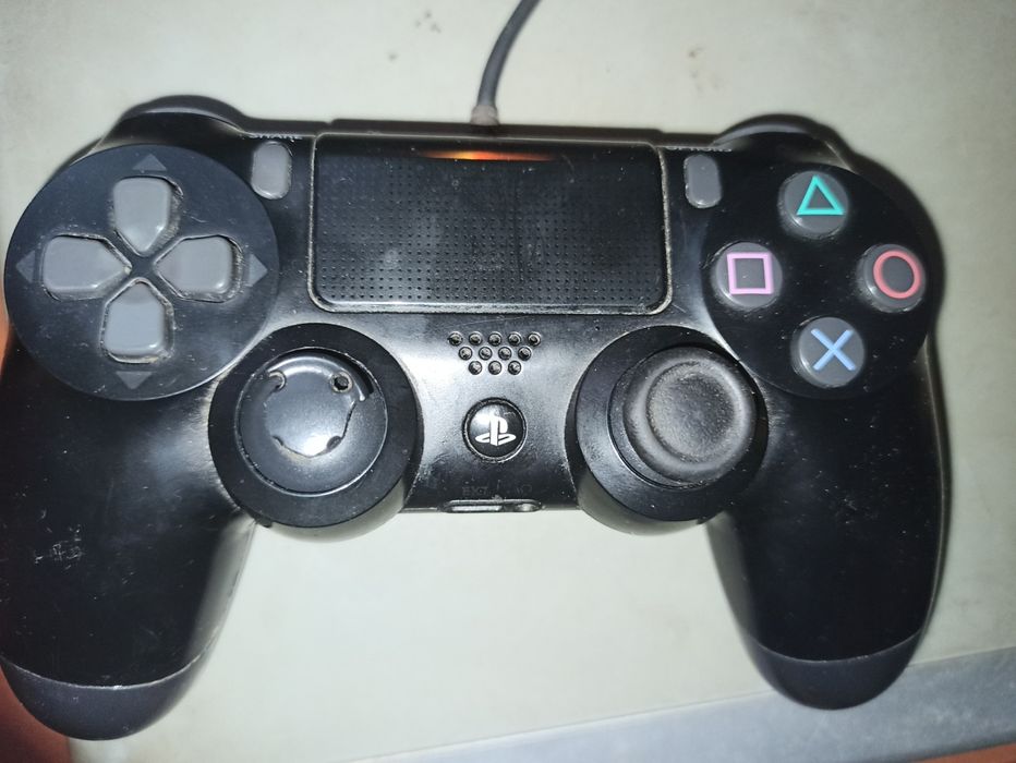 Konsola ps4 slim
