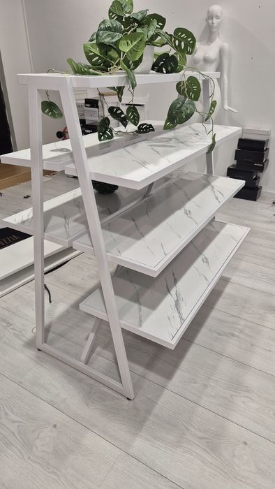 Expositor com 7 prateleiras