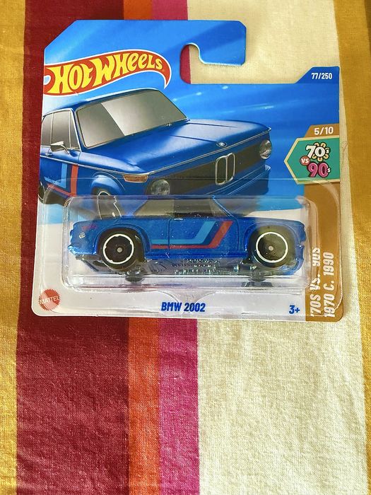 Varios carros hot wheels (2 treasure hunts)