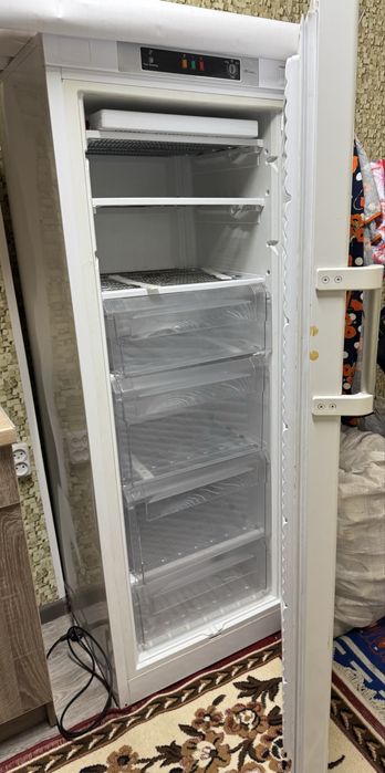 Продам морозильную камеру