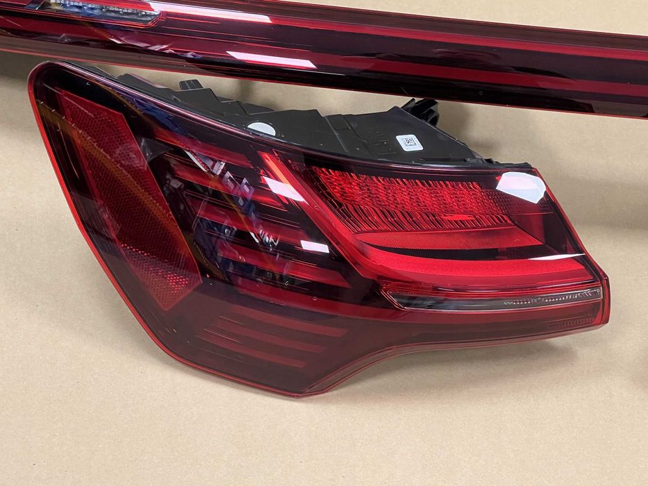 AUDI E-TRON 4KE Ліхтарі задні