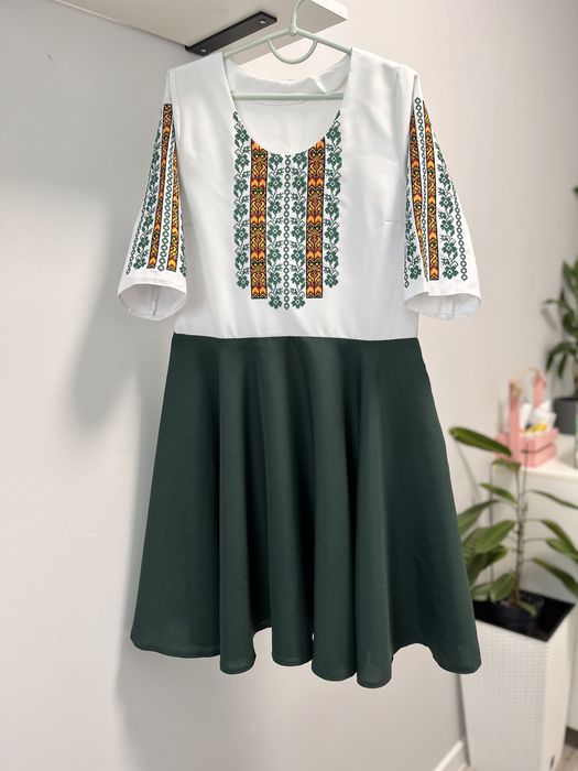 Вишита жіноча сукня, 46 розмір