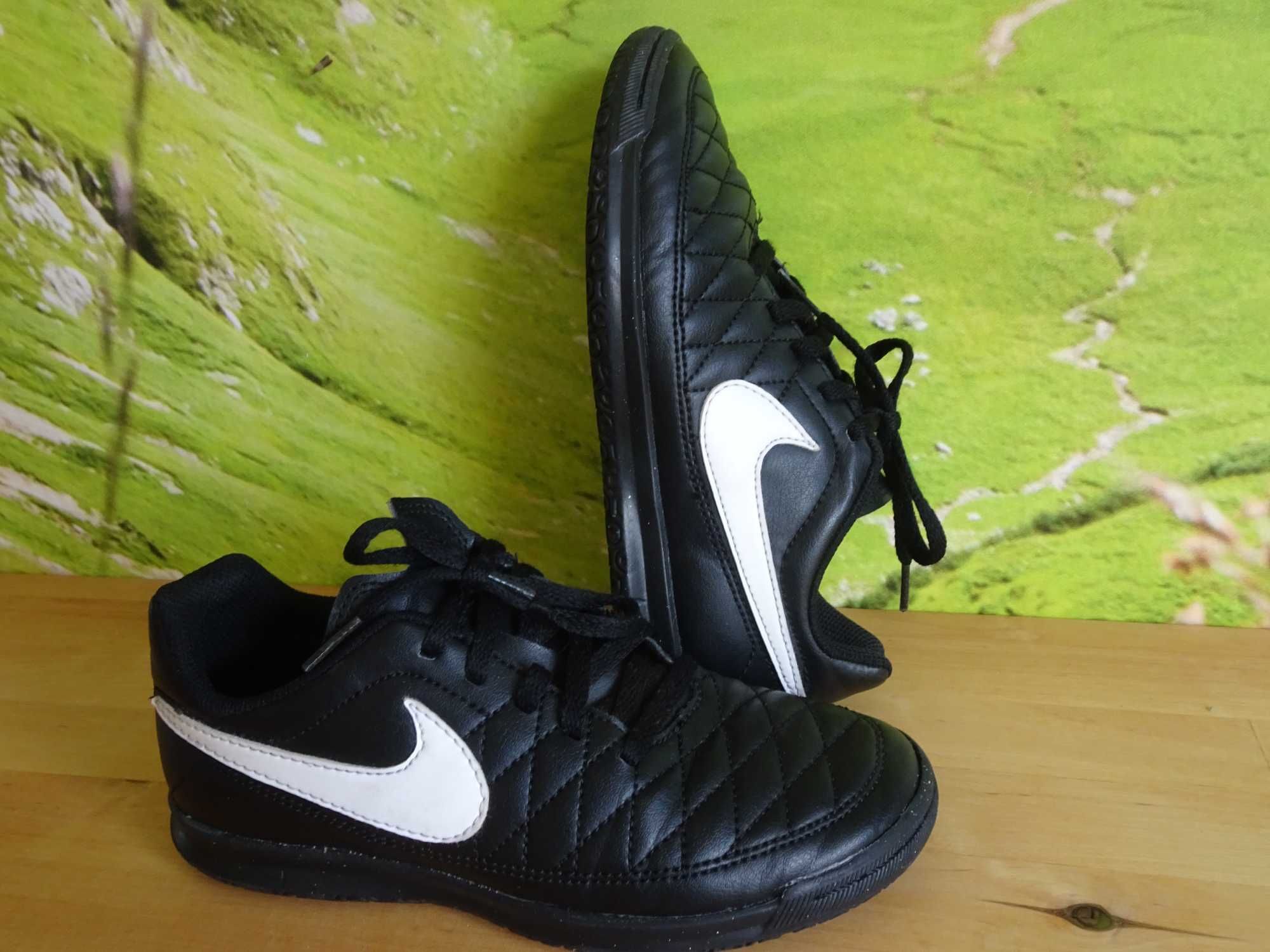 Buty chłopięce Nike rozm.33. czarne.