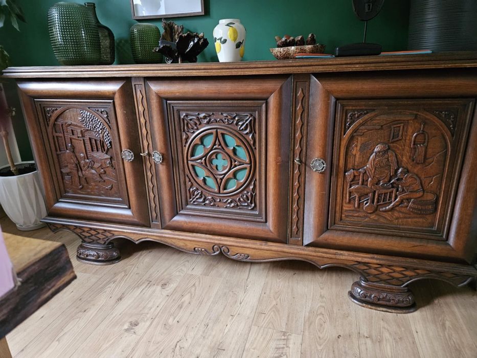 Komada drewniana, rzeźbiona.