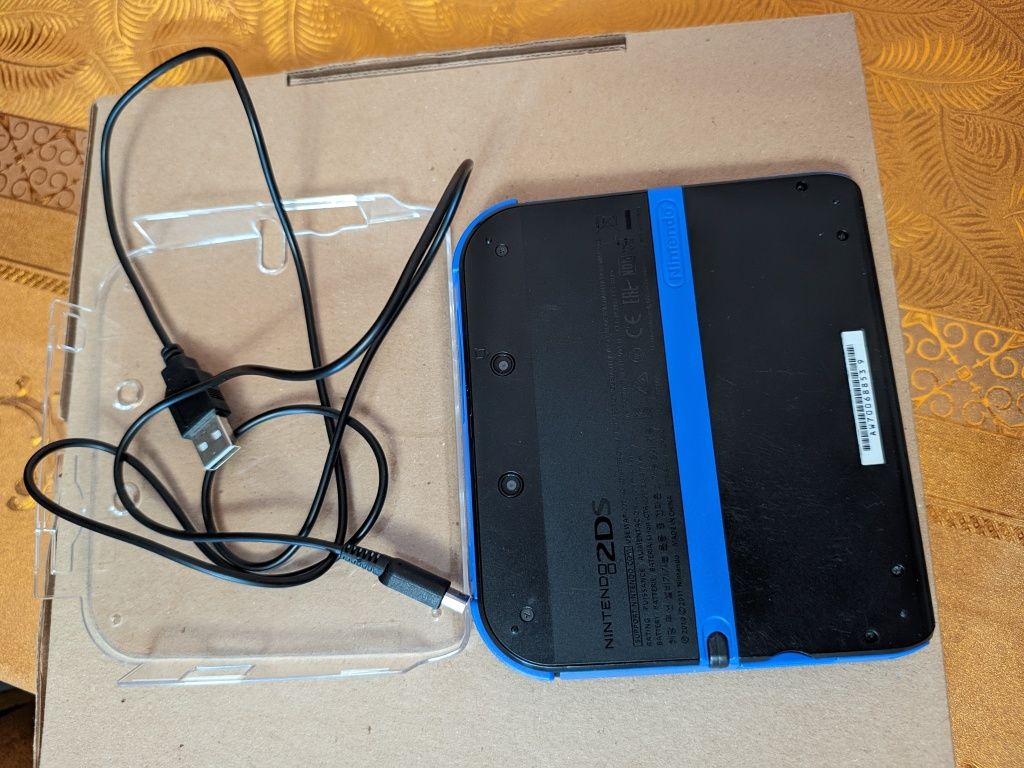 Nintendo 2DS портативна консоль