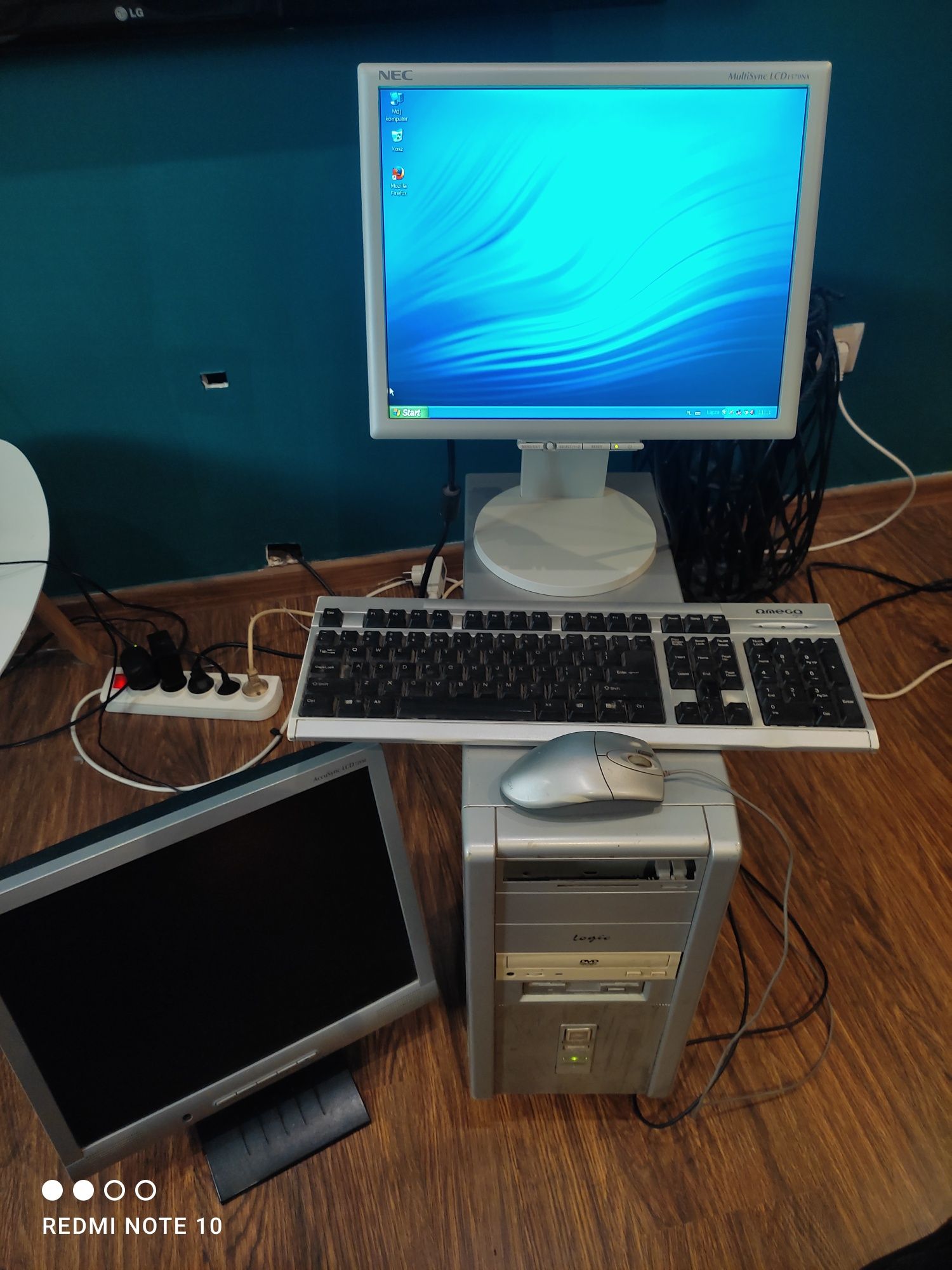 Komputer PC wraz z 2 Monitorami