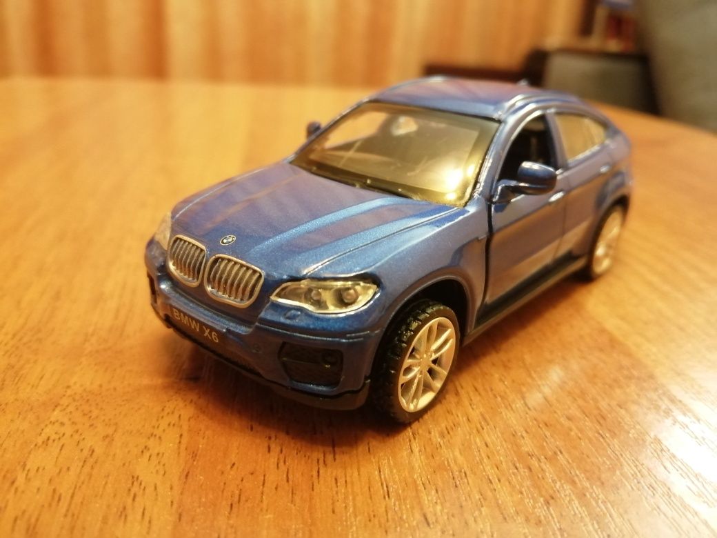 Коллекционная масштабная модель машинка BMW X6