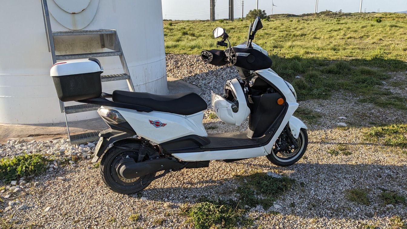 Scooter elétrica 72v 1500w semi nova matriculada