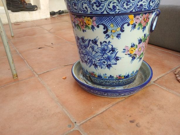Vaso de porcelana pintado á mão