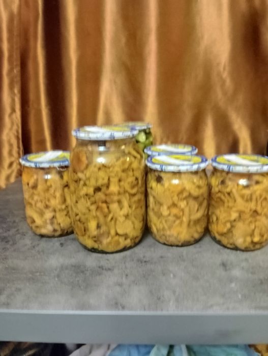 Лисички мариновані,з  часником та без