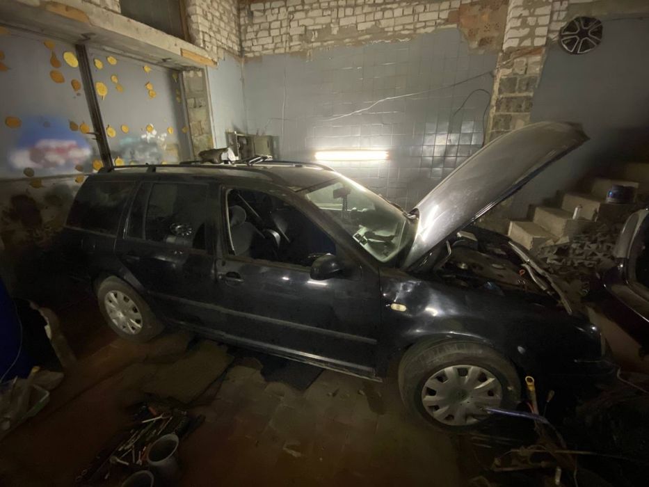 В розборі Гольф 4 Volkswagen Golf  1999 року 1.9 тді розборка розборка