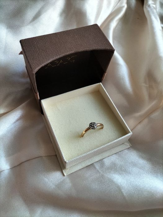 Złoty pierścionek z diamentami próba 585.