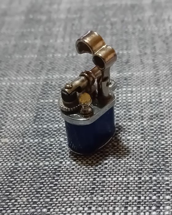Miniaturowe zapalniczka benzynowa