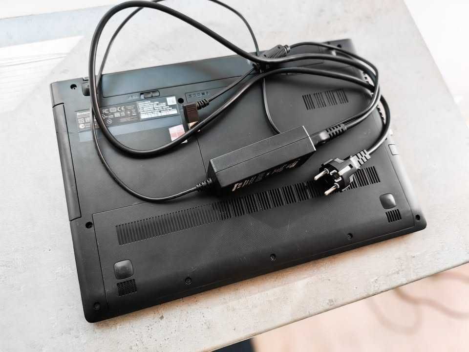 Laptop Lenovo i3 8gb ram SSD win 10 bateria Stan BDB mogę podwieźć