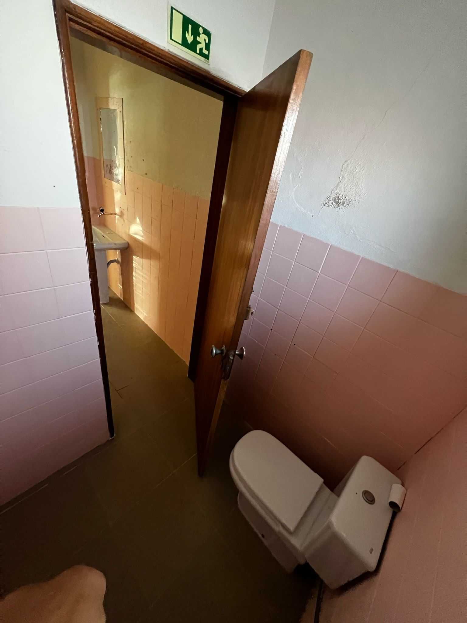 Loja com 255 m2 para alugar no centro de Aljustrel
