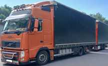Volvo FH460 6x2 GLOB XXL I-SHIFT JUMBO OŚ PODNOSZONA 2xALUTANK STANDKLIMA XENONY SKÓRA LODÓWKA ORUROWANIE Z HALOGENAMI ZABUDOWA ALUMINIOWA FIRANKA + PRZYCZEPA TANDEM SCHWARZMULLER FIRANKA ZESTAW PRZESTRZENNY 2013r EEV FULLSERWIS W VOLVO  Zestaw Przestrzen