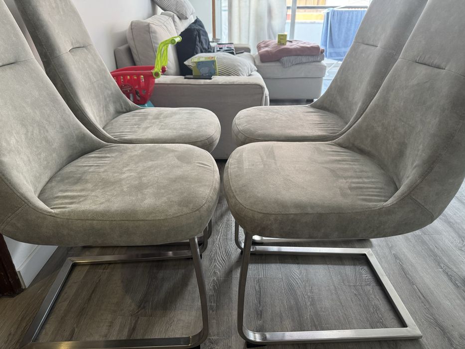 4 cadeiras, genero baloiço