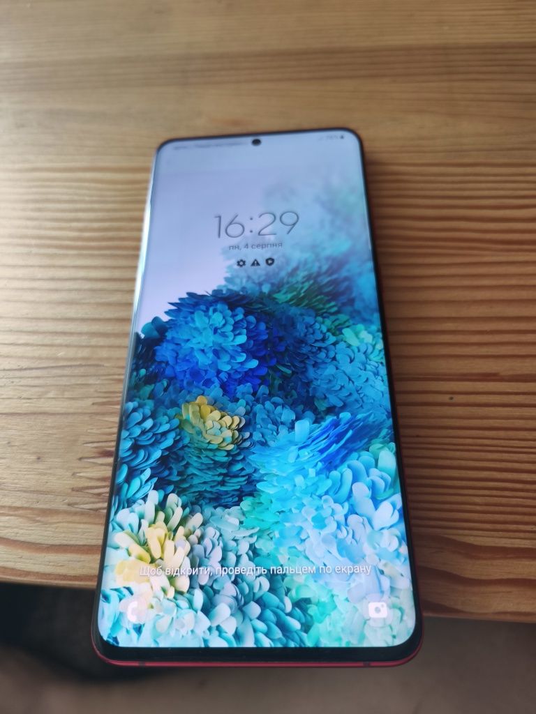 Телефон Samsung S20+