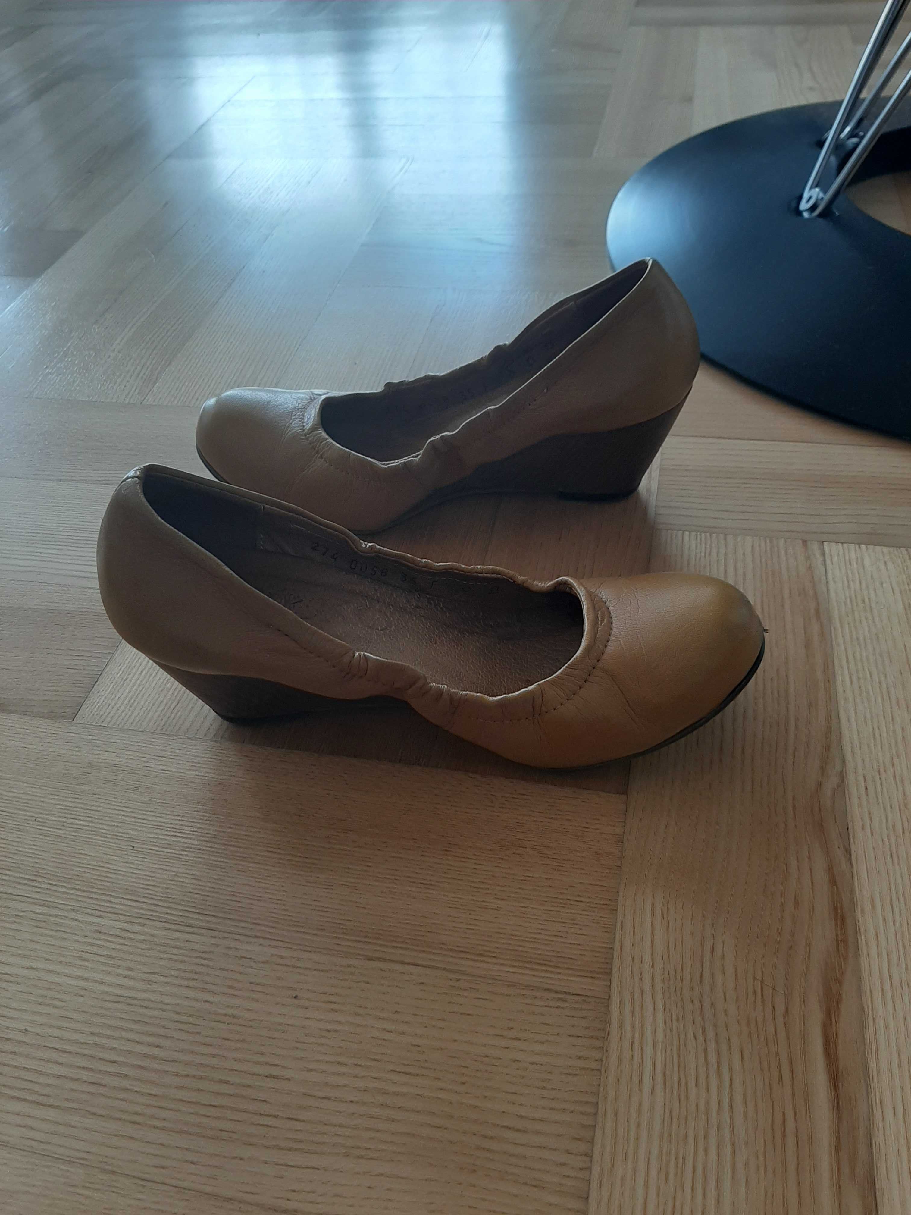 Buty Ryłko koturny rozmiar 35