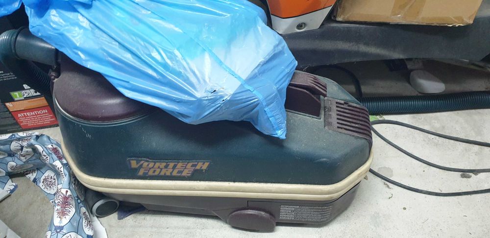 Aspirador vortek usado mas funciona muito bem