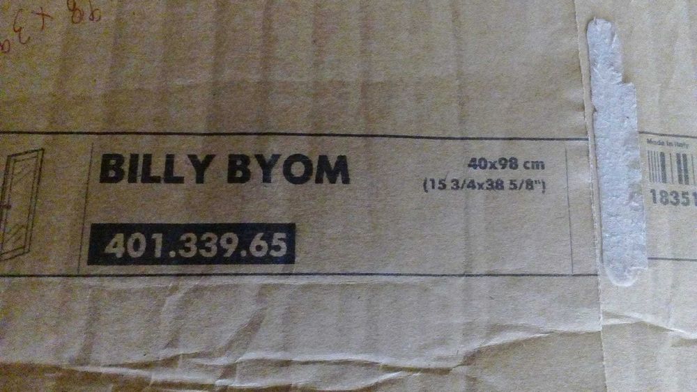 Porta nova Billy ikea duas diferentes