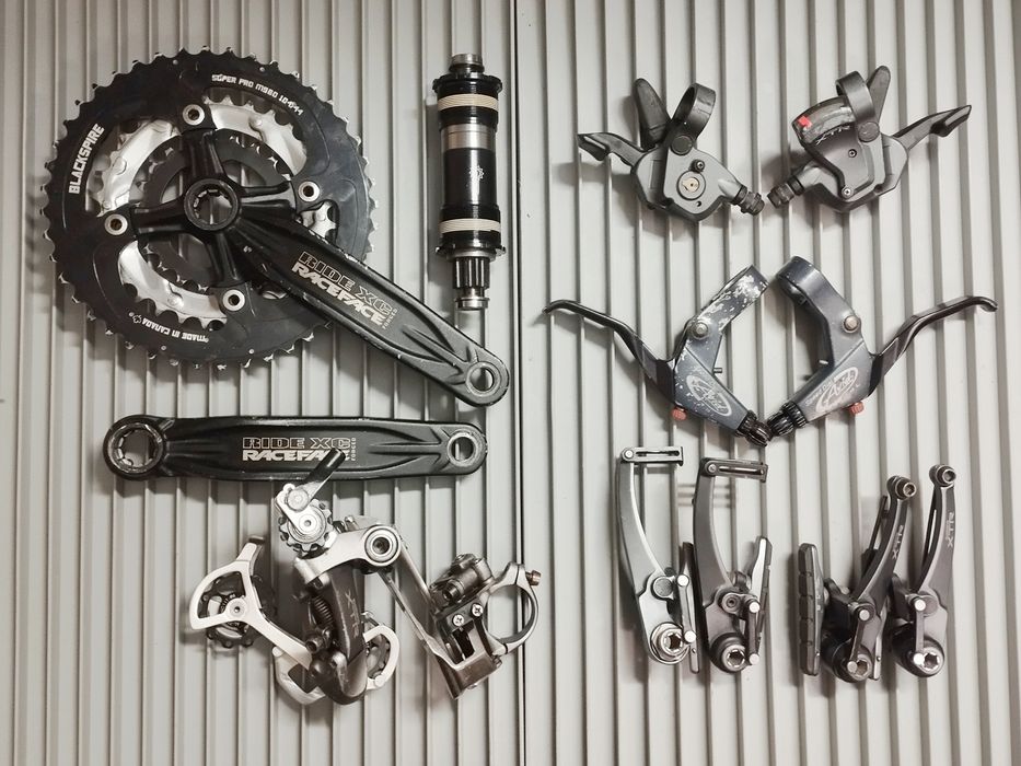 SKOTCH’s Bikes Garage... Peças, pecinhas e um monte de parafusos!!!