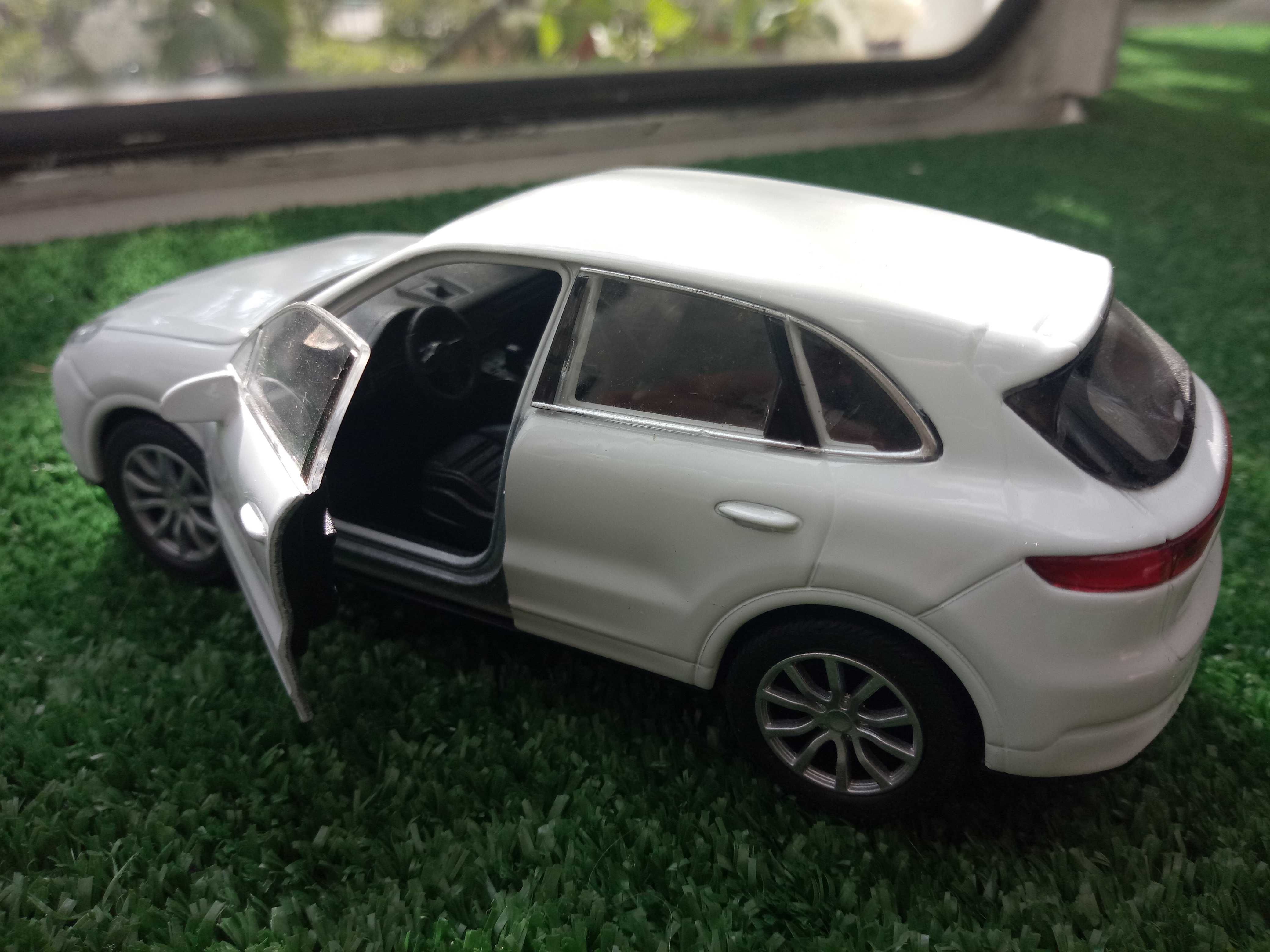 Porsche Cayenne Turbo 1/32 (WELLY)