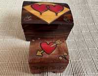 2x drewniana szkatułka, kuferek z sercem, sercami