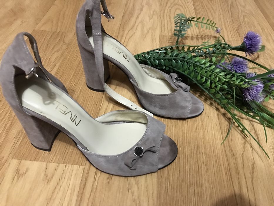 Босоножки женские