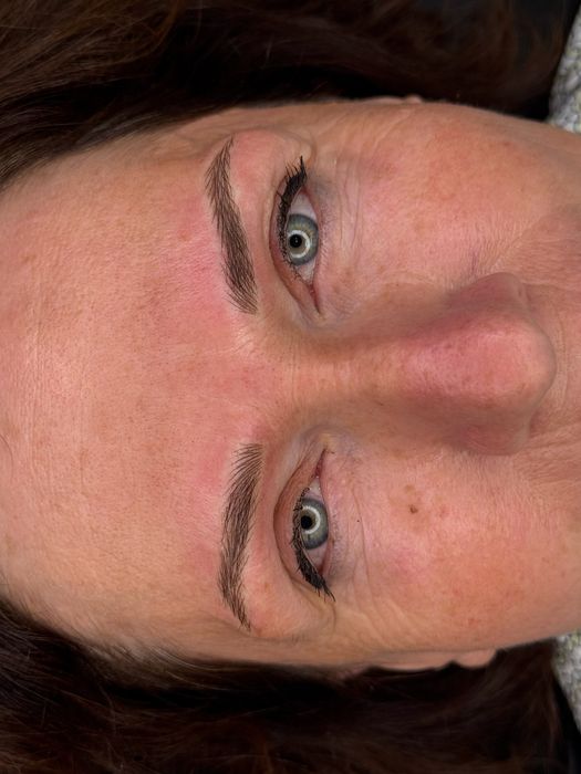 Волоскова техніка брів. Перманентний макіяж