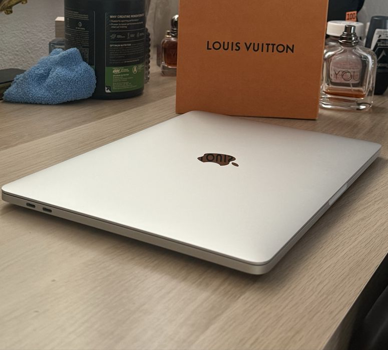 Apple MacBook Pro M2 (2022) – 13,3” | 8GB RAM | 256GB SSD