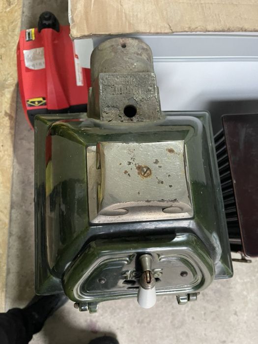 Старовина дровʼяна піч «буржуйка»