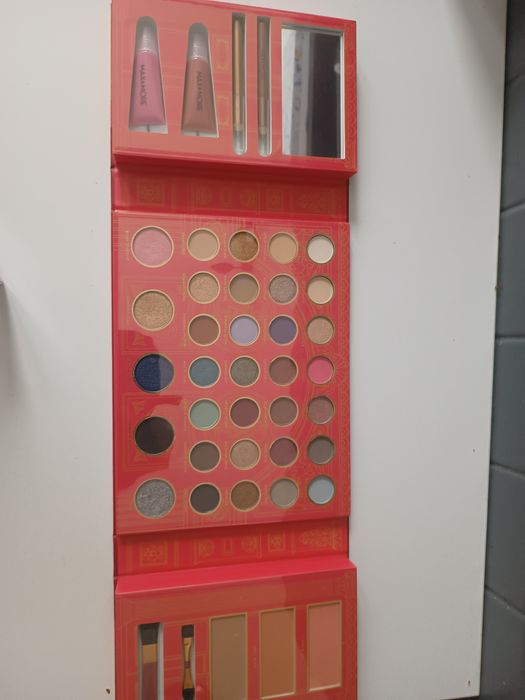 Zestaw nowych cieni tuszu pudru pędzli