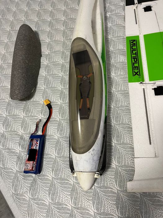 Sprzedam model szybowca-motoszybowca z silnikiem