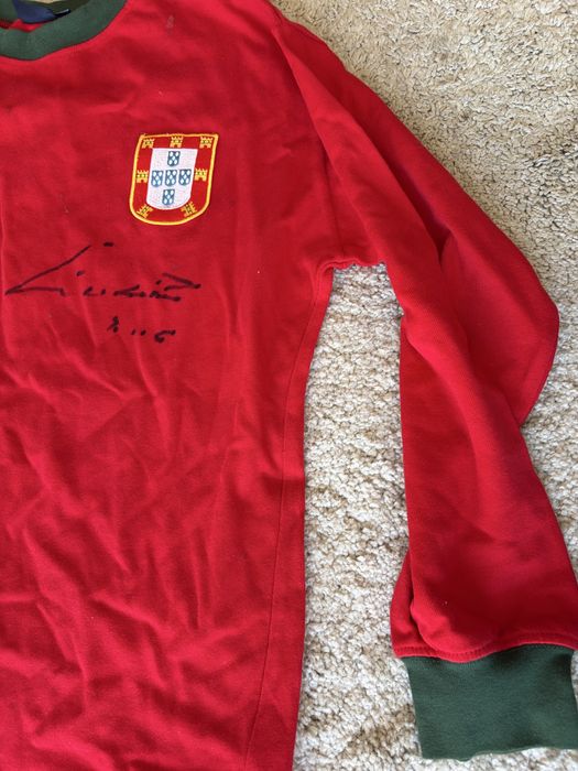 Camisola Histórica da Seleção Nacional Autografada por Eusébio