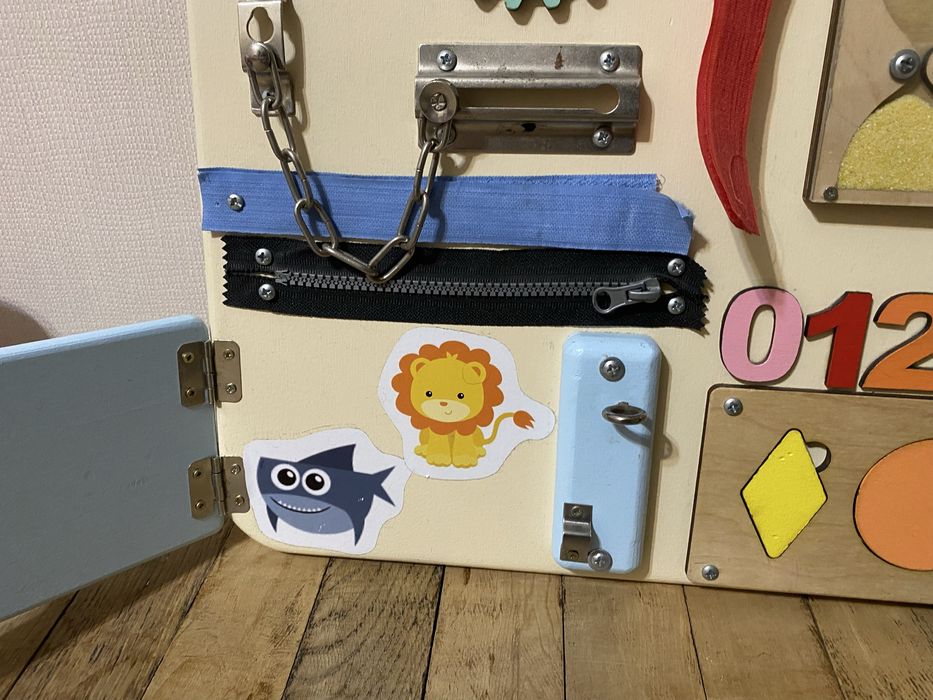 Бізіборд дитячий