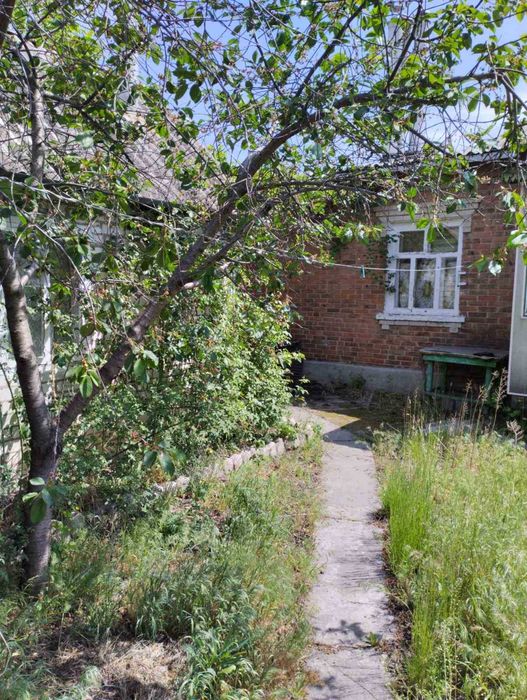 В продаже 1 часть дома. Центр города.