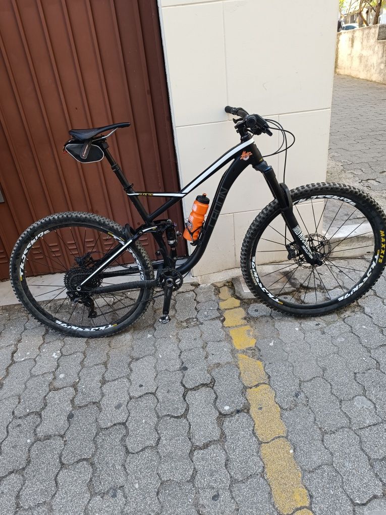 Bicicleta suspensão total roda 29