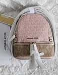 Sprzedam Piękny Nowy plecaczek Mini rhea firmy Michael Kors 

Plecacze