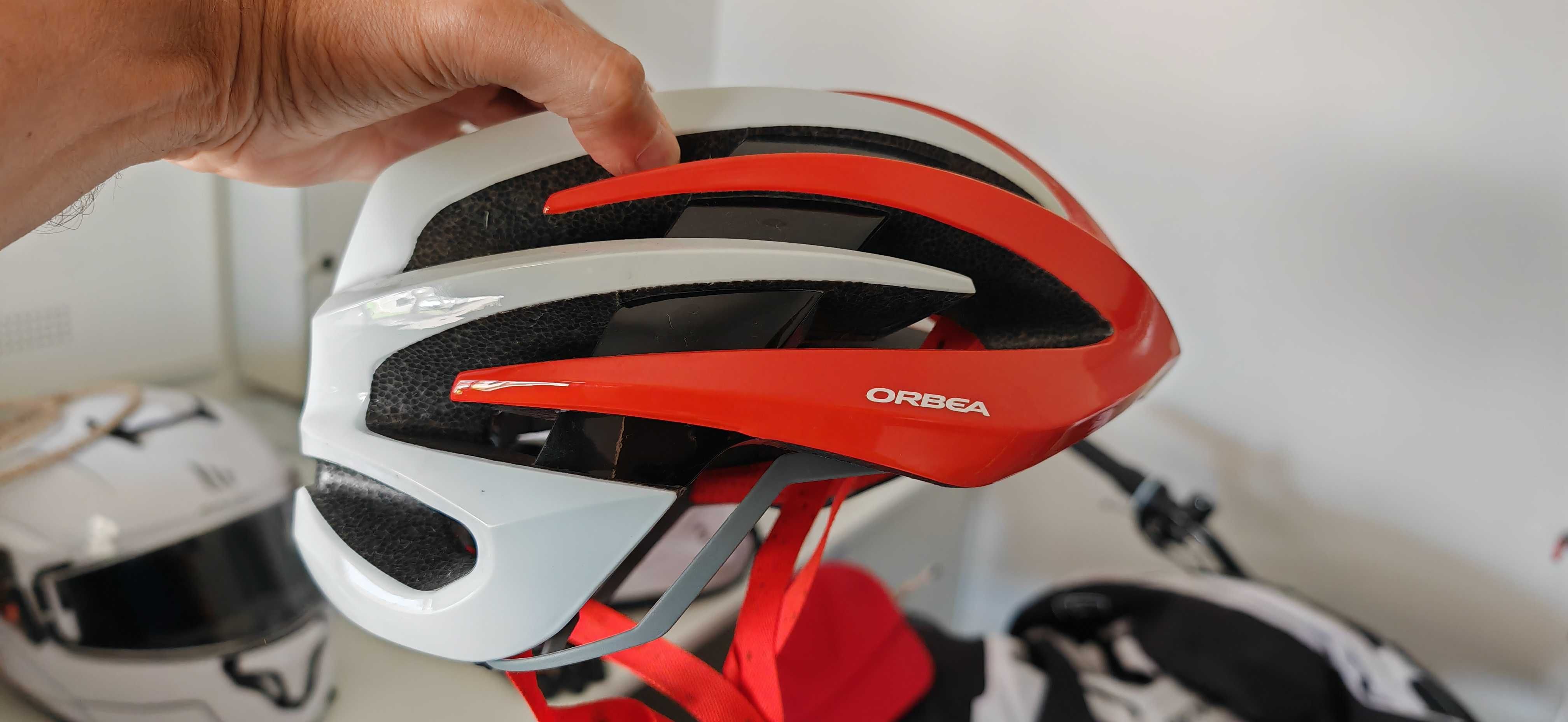 Material variado de bicicleta, marca ORBEA