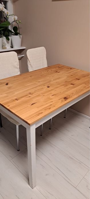 Zestaw jadalniany Stół i cztery krzesła