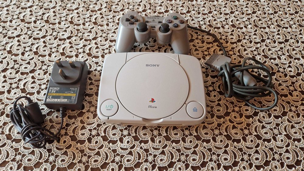 PS1 PSone + zasilacz + 1 pad