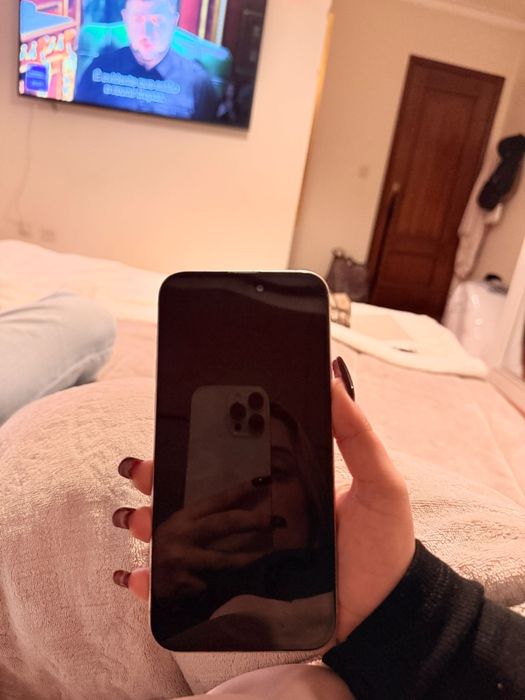 Iphone 15 plus rosa com marcas uso