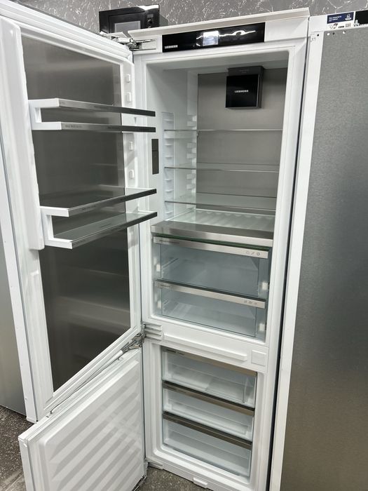 Вбудовані холодильники Liebherr premium BioFresh NoFrost та MIELE KFN