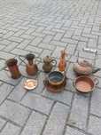 Várias antiguidades em cobre e latão