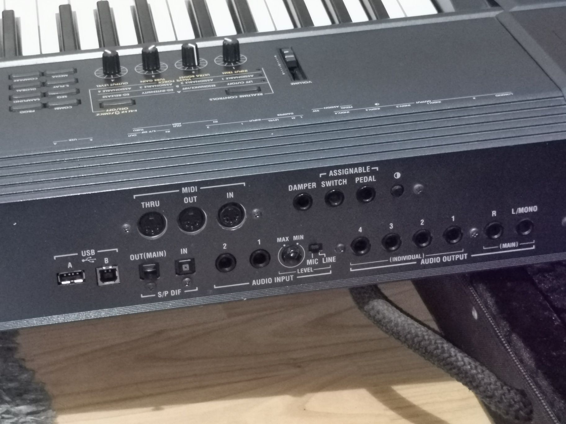 Syntezator Korg Triton Extreme 76 bdb Romanowicz 96RAM